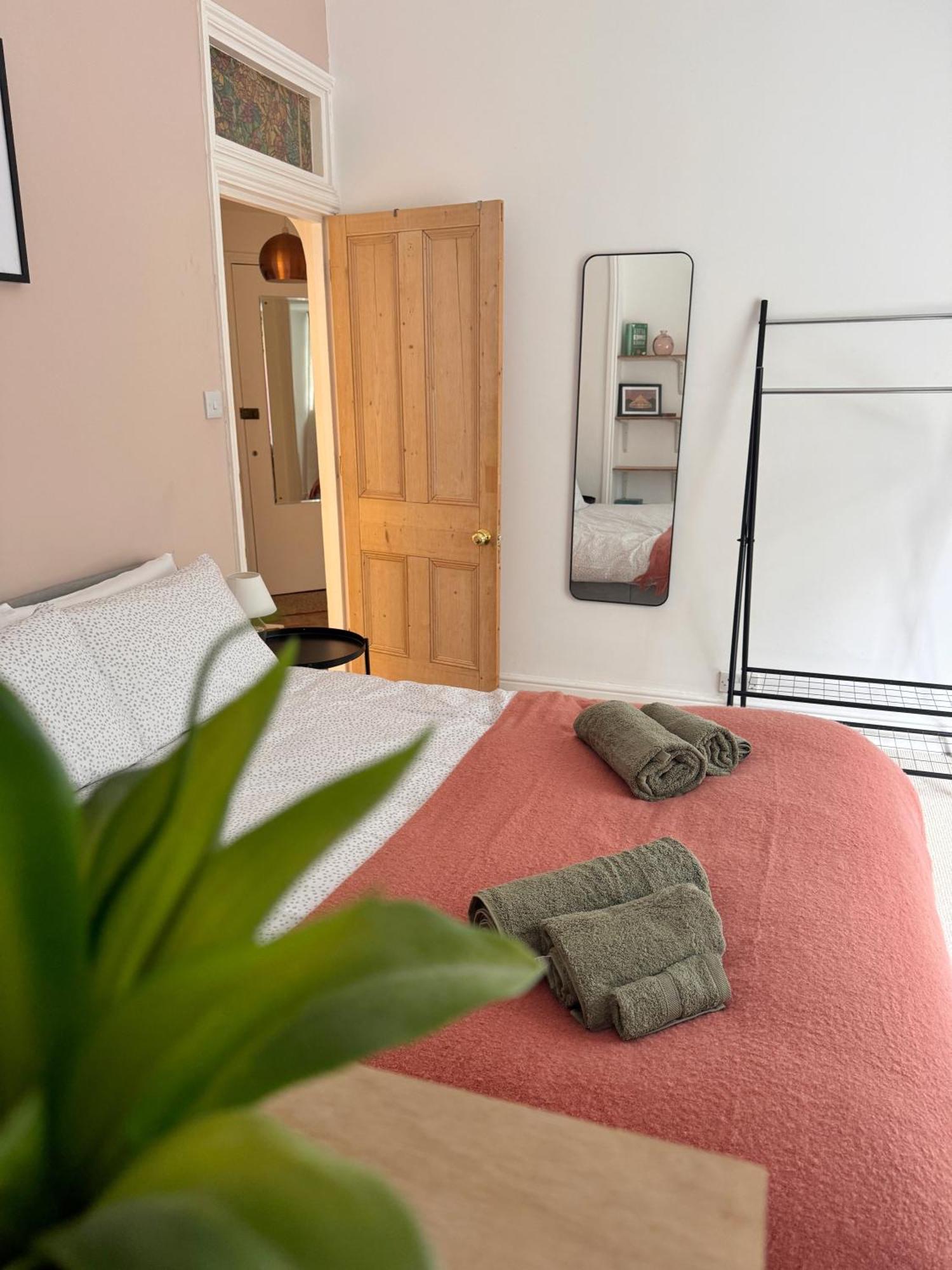 Quaint Apartment In Central Brighton - Sleeps 2 To 6 Экстерьер фото